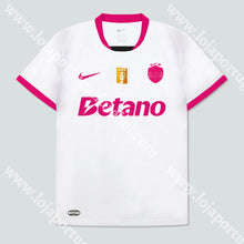 Carregar imagem no visualizador da galeria, NOVA CAMISOLA EDIÇÃO ESPECIAL ROSA SPORTING CP 25/26
