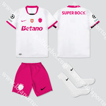 Carregar imagem no visualizador da galeria, NOVO KIT CRIANÇA EDIÇÃO ESPECIAL ROSA SPORTING CP 25/26
