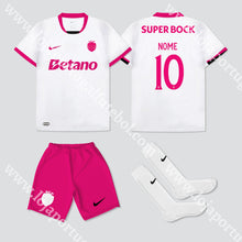 Carregar imagem no visualizador da galeria, NOVO KIT CRIANÇA EDIÇÃO ESPECIAL ROSA SPORTING CP 25/26
